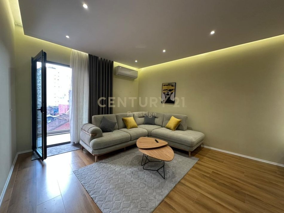 Tirane, shitet apartament 1+1 Kati 3, 80 m² 284.000 € (Rruga e Kavajes)