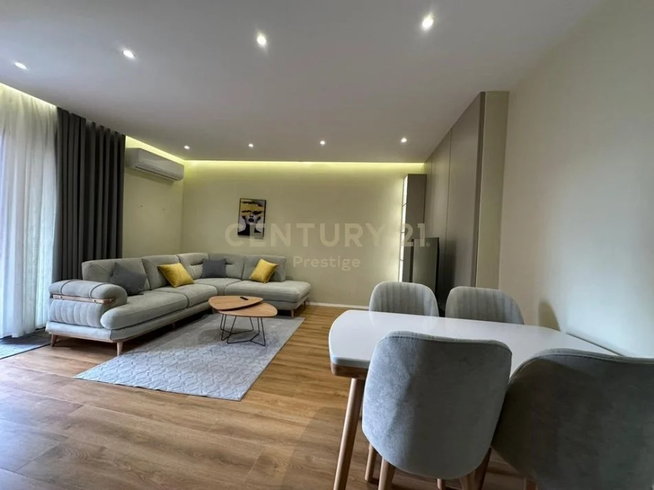 Tirane, shitet apartament 1+1 Kati 3, 80 m² 284.000 € (Rruga e Kavajes)
