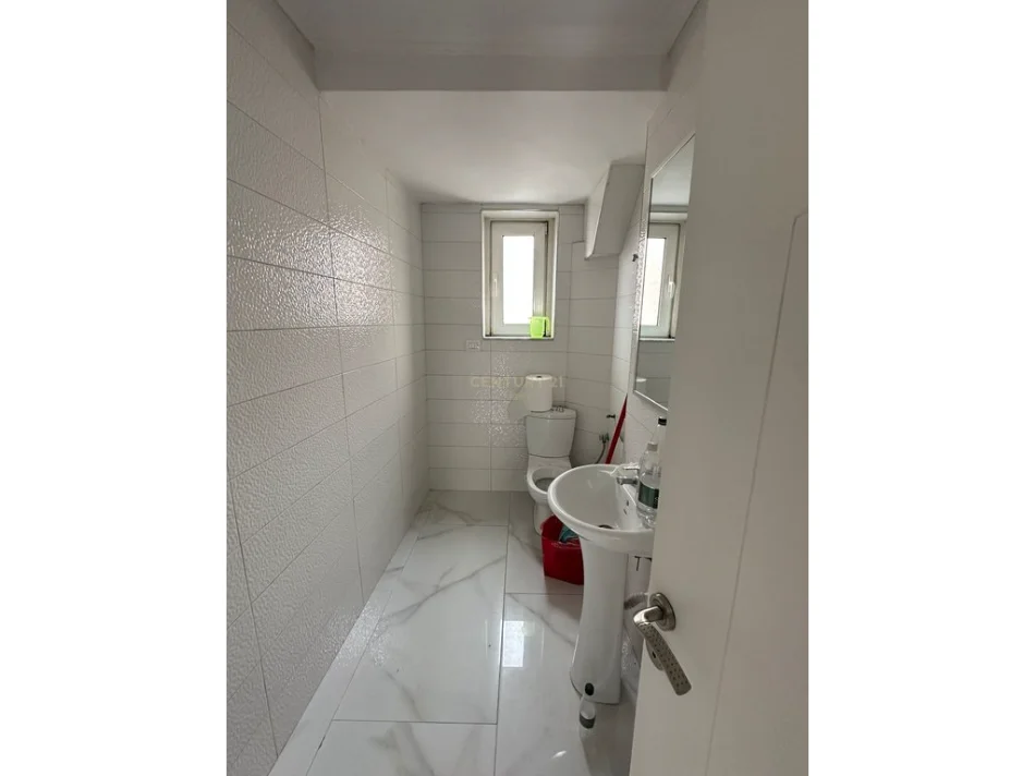 Tirane, jepet me qera apartament 1+1 Kati 2, 50 m² 500 € 