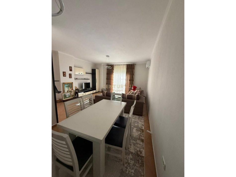 Tirane, jepet me qera apartament 2+1 Kati 2, 104 m² 500 € (Vila L Astir)