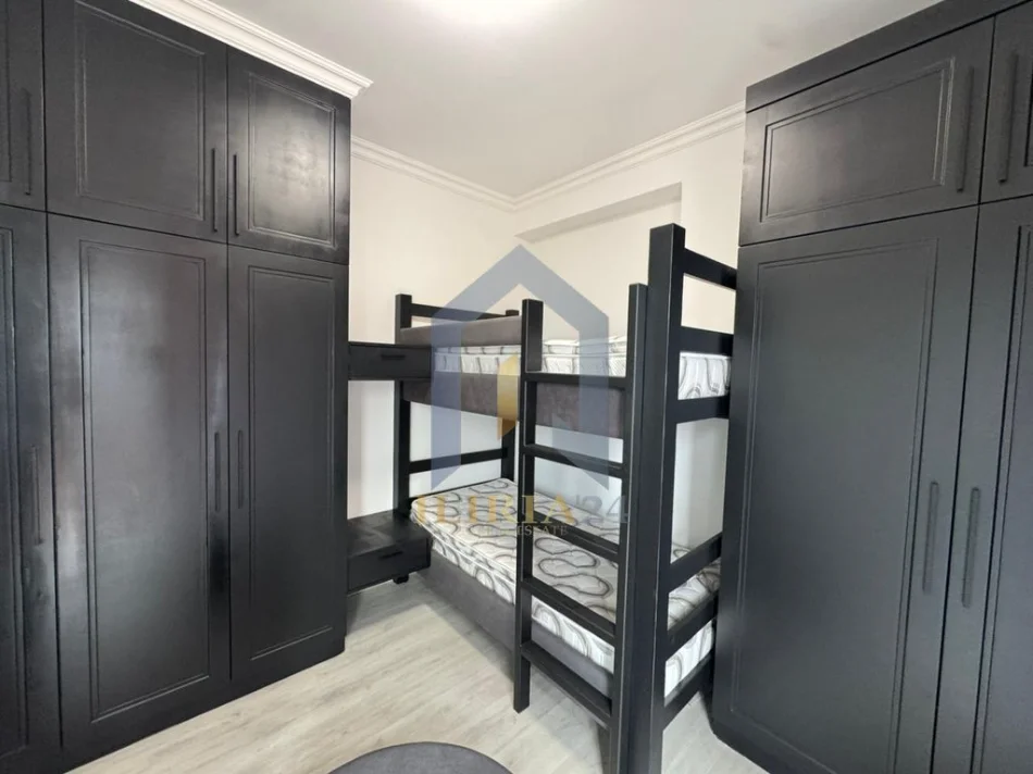 Tirane, jap me qera apartament 2+1+Aneks+Ballkon Kati 8, 115 m² 1.400 € (Apartament 2+1 me qira tek, Tirana Garden Building Rruga e Kavajes)