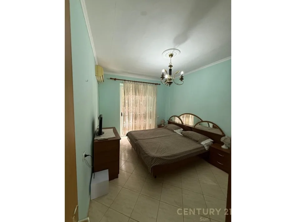 Tirane, shitet apartament 3+1 Kati 2, 100 m² (Petro Nini Luarasi)