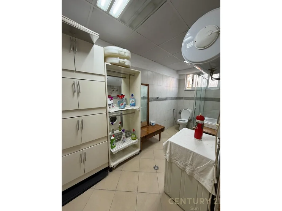 Tirane, shitet apartament 3+1 Kati 2, 100 m² (Petro Nini Luarasi)