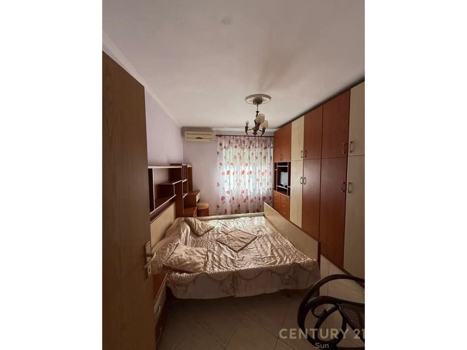 Tirane, shitet apartament 3+1 Kati 2, 100 m² (Petro Nini Luarasi)