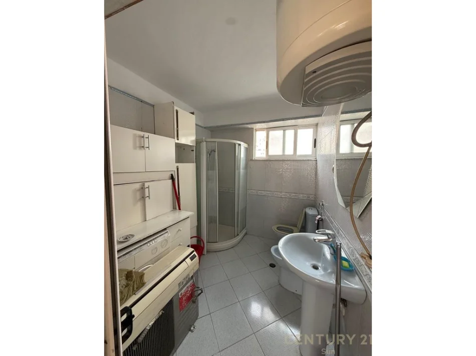 Tirane, shitet apartament 3+1 Kati 2, 100 m² (Petro Nini Luarasi)