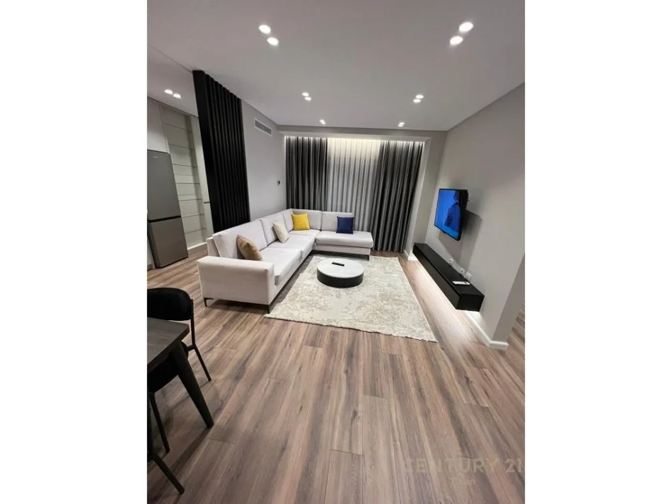 Tirane, jepet me qera apartament 2+1+Ballkon Kati 7, 84 m² 700 € (ish fusha e aviacionit)
