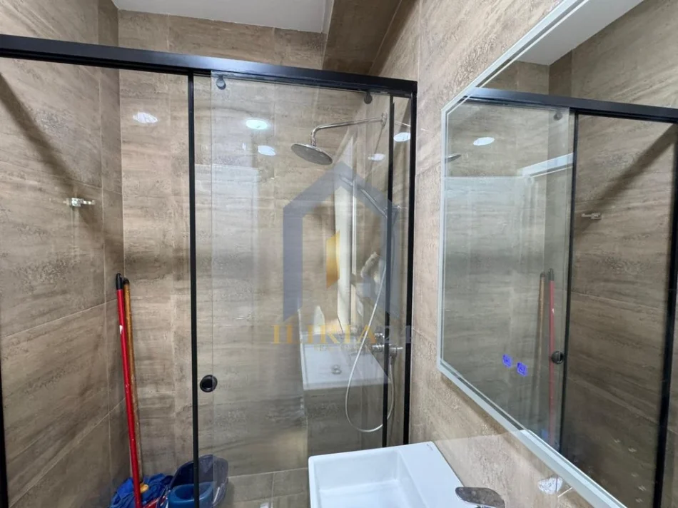 Tirane, jap me qera apartament 2+1+Aneks+Ballkon Kati 8, 115 m² 1.400 € (Apartament 2+1 me qira tek, Tirana Garden Building Rruga e Kavajes)
