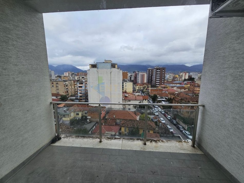 Tirane, jepet me qera apartament 1+1 Kati 6, 60 m² 600 € (Gjimnazi Partizani)