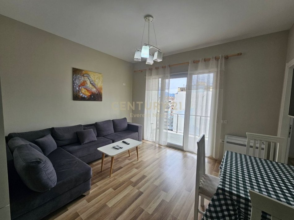 Tirane, jepet me qera apartament 1+1 Kati 6, 60 m² 600 € (Gjimnazi Partizani)