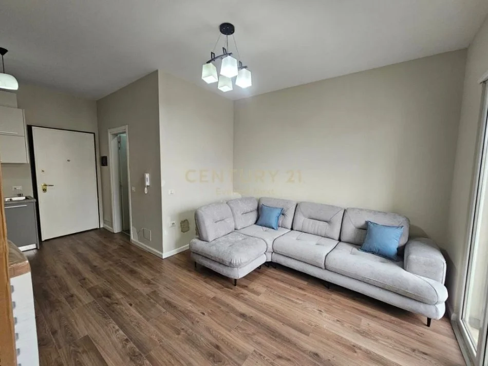 Tirane, jepet me qera apartament 1+1 Kati 1, 60 m² 600 € (shkolla e kuqe rr. ali pashe gucia)
