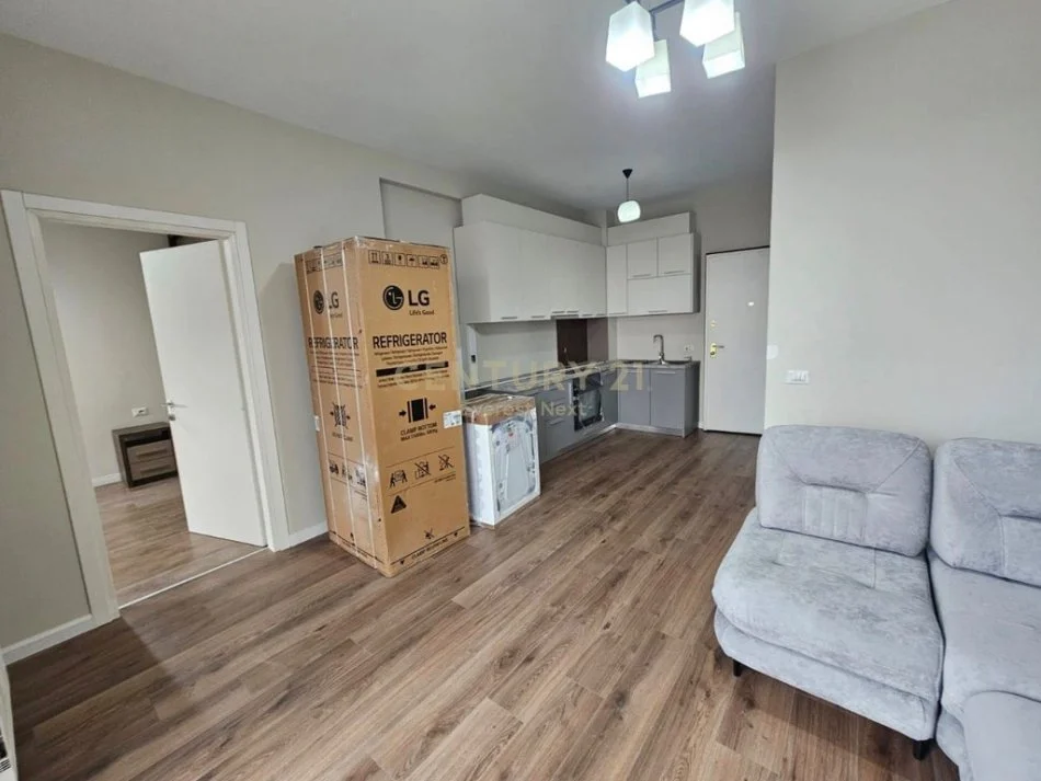 Tirane, jepet me qera apartament 1+1 Kati 1, 60 m² 600 € (shkolla e kuqe rr. ali pashe gucia)