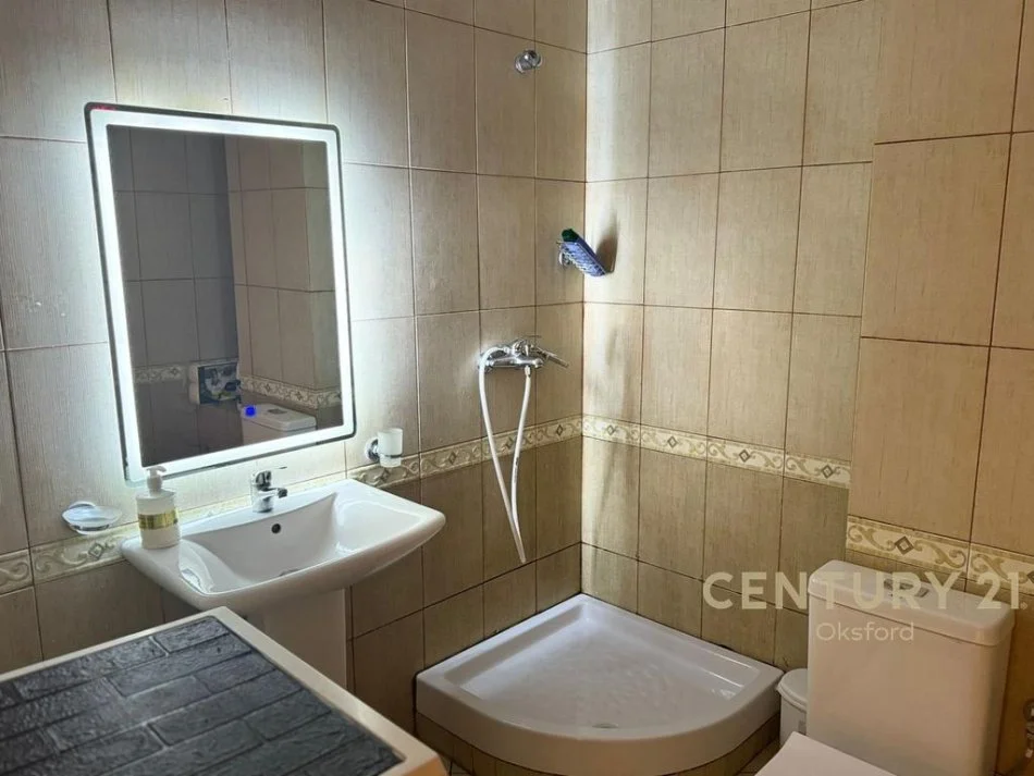 Tirane, jepet me qera 1+1 Kati 6, 73 m² 750 € (rruga e barrikadave)