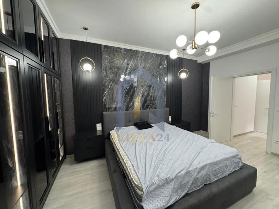 Tirane, jap me qera apartament 2+1+Aneks+Ballkon Kati 8, 115 m² 1.400 € (Apartament 2+1 me qira tek, Tirana Garden Building Rruga e Kavajes)