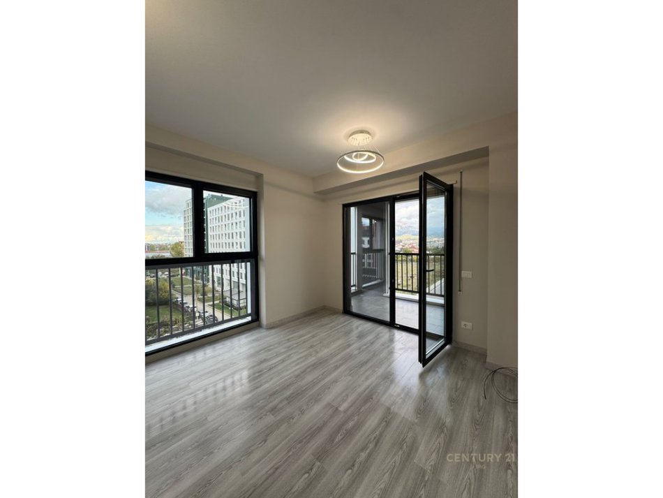 Tirane, jepet me qera zyre Kati 5, 500 € (Bulevardi i Ri)