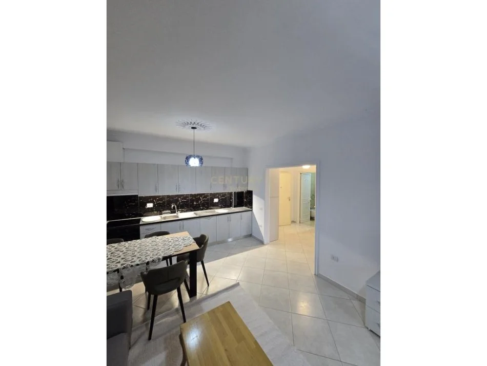 Tirane, jepet me qera apartament 2+1 Kati 4, 83 m² 900 € (kopshti zoologjik)