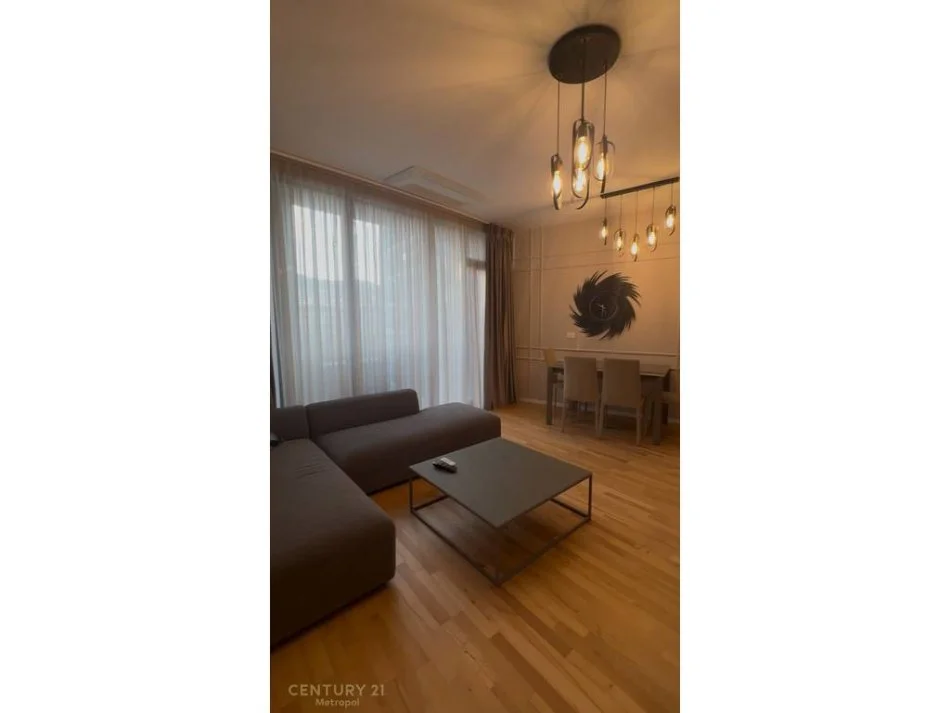 Tirane, jepet me qera apartament 2+1+Ballkon Kati 4, 95 m² 1.800 € (liqeni i tiranes lake view)