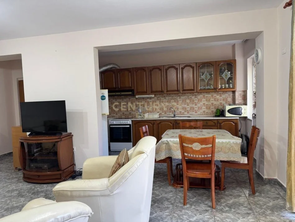 Tirane, jepet me qera apartament 1+1 Kati 4, 94 m² 600 € (ish blloku)