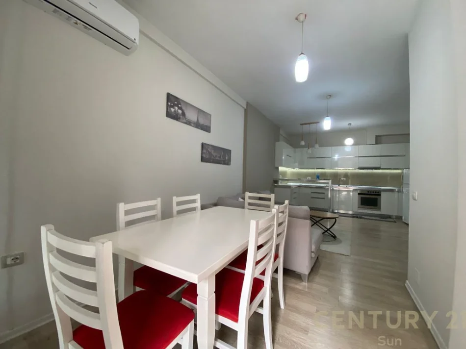 Tirane, jepet me qera apartament 2+1+Ballkon Kati 5, 94 m² 700 € (kodra e diellit)