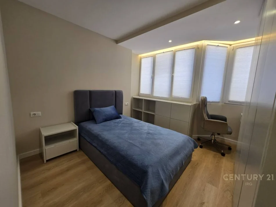 Tirane, jepet me qera apartament 2+1+Ballkon Kati 2, 98 m² 1.500 € (rruga e barrikadave)