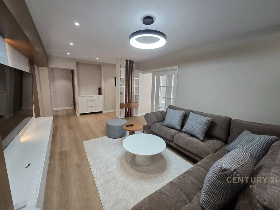 Tirane, jepet me qera apartament 2+1+Ballkon Kati 2, 98 m² 1.500 € (rruga e barrikadave)