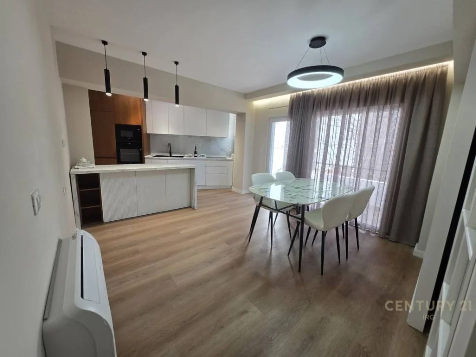 Tirane, jepet me qera apartament 2+1+Ballkon Kati 2, 98 m² 1.700 € (rruga e barrikadave)
