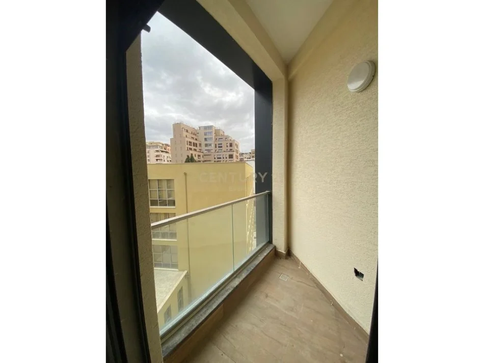 Tirane, jepet me qera apartament 2+1+Ballkon Kati 4, 100 m² 1.500 € (rruga e barrikadave)
