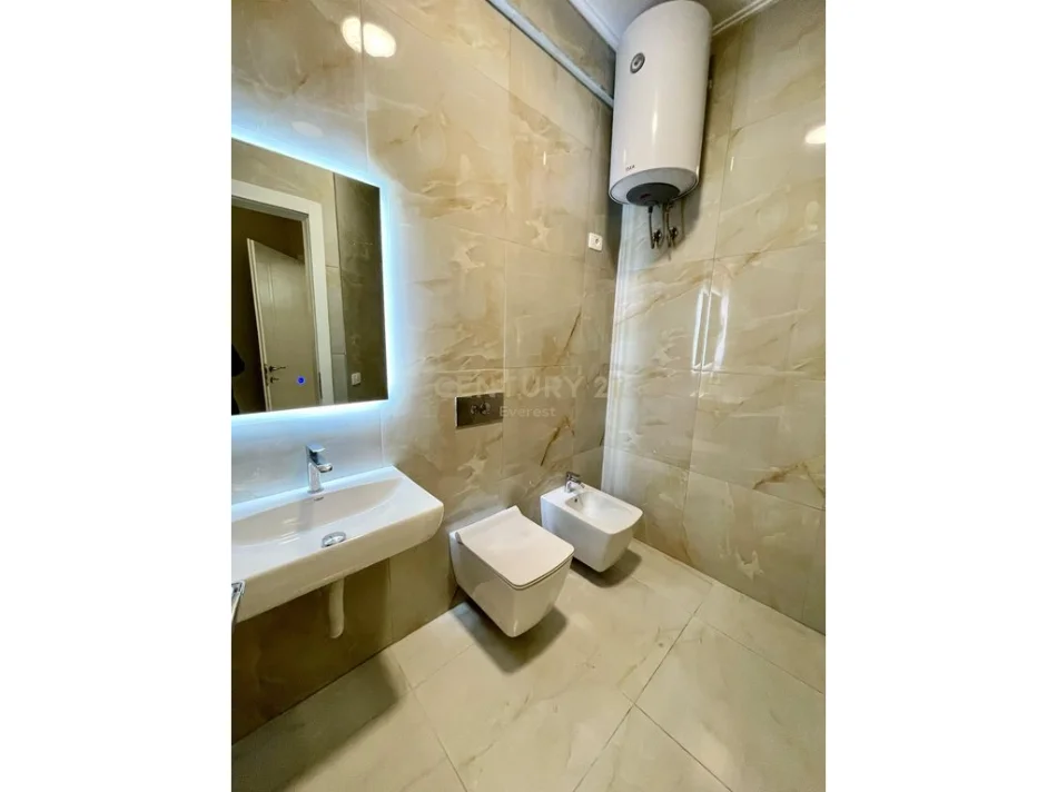 Tirane, jepet me qera apartament 2+1 Kati 4, 100 m² 1.500 € (Rruga Bardhok Biba, pranë Rrugës Barrikadave)