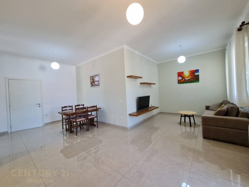 Tirane, jepet me qera apartament 2+1 Kati 3, 120 m² 700 € (Spitali Amerikan 3)