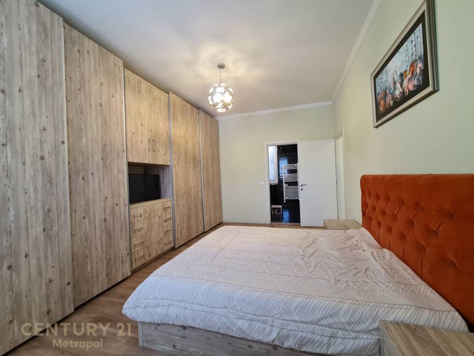 Tirane, jepet me qera apartament 2+1 Kati 3, 120 m² 700 € (Spitali Amerikan 3)