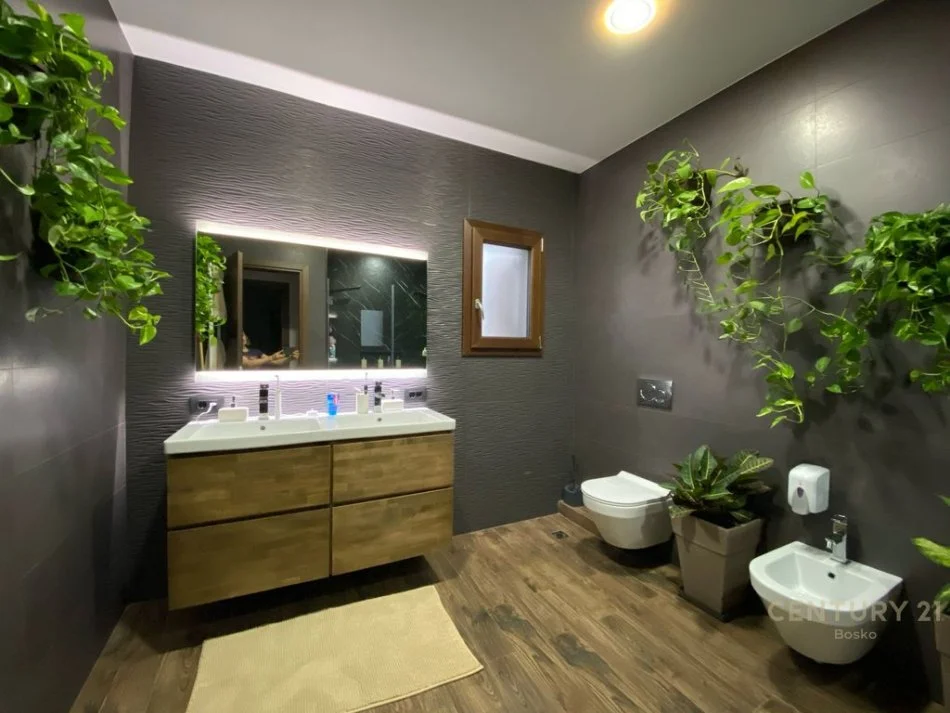 Tirane, jepet me qera apartament 2+1 Kati 9, 92 m² 1.200 € (yzberisht)