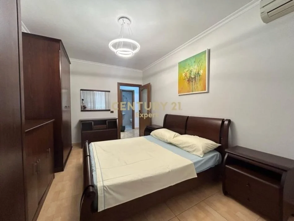 Tirane, jepet me qera apartament 2+1+Ballkon Kati 5, 112 m² 800 € (21 dhjetori)