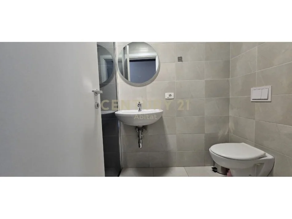 Shqiperi, jepet me qera apartament 2+1+Ballkon Kati 2, 93 m² 1.100 € (kompleksi dinamo)