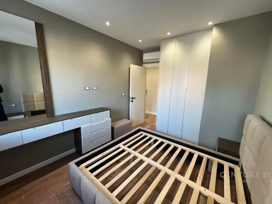 Tirane, shitet apartament 1+1+Ballkon Kati 3, 57 m² 163.000 € (mine peza)