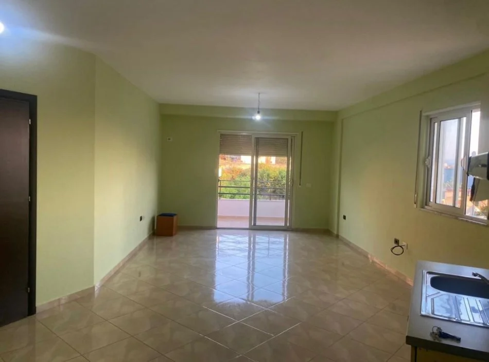 Tirane, jepet me qera apartament 2+1 Kati 3, 110 m² 300 € 