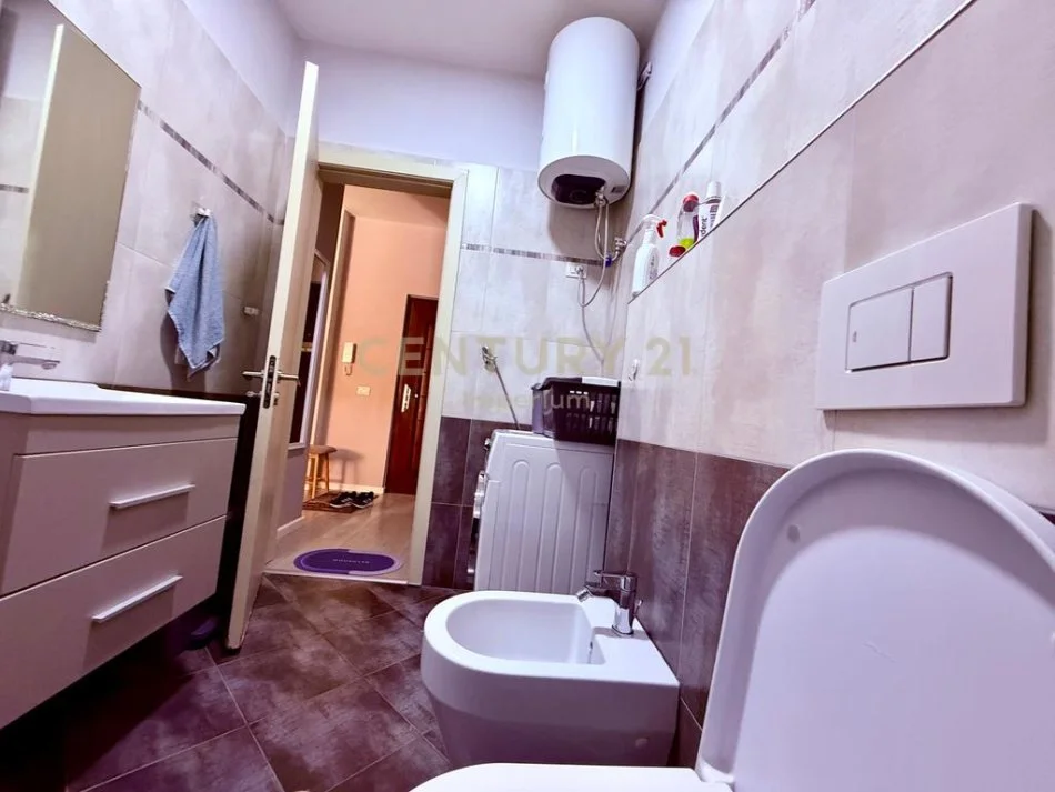 Tirane, jepet me qera apartament 1+1 Kati 1, 83 m² 600 € (tek hipoteka)