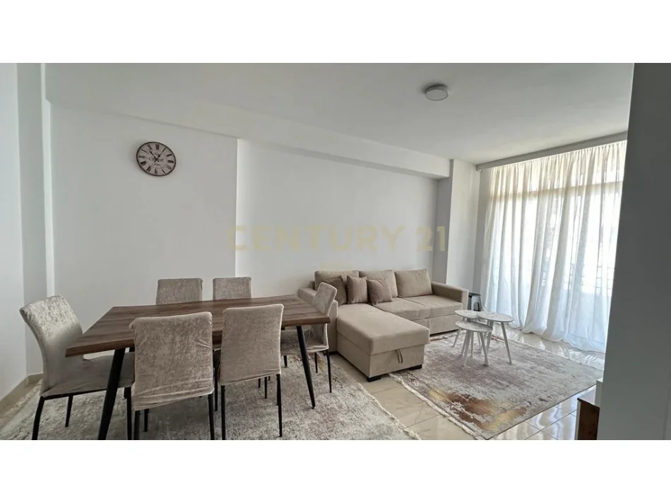 Tirane, jepet me qera apartament 2+1+Ballkon Kati 7, 90 m² 450 € (astir)