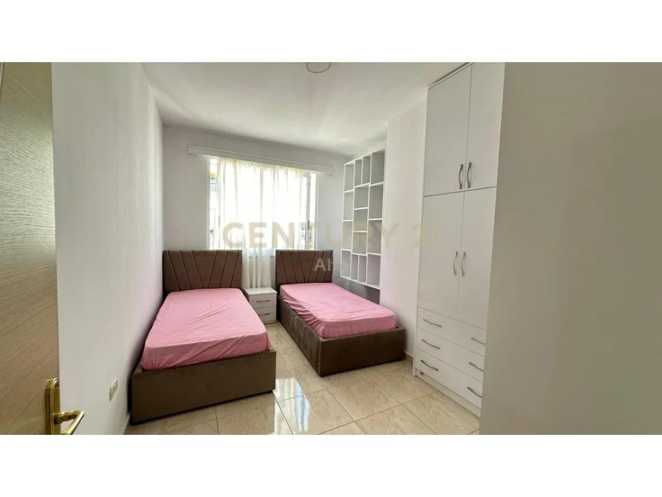 Tirane, jepet me qera apartament 2+1+Ballkon Kati 7, 90 m² 450 € (astir)