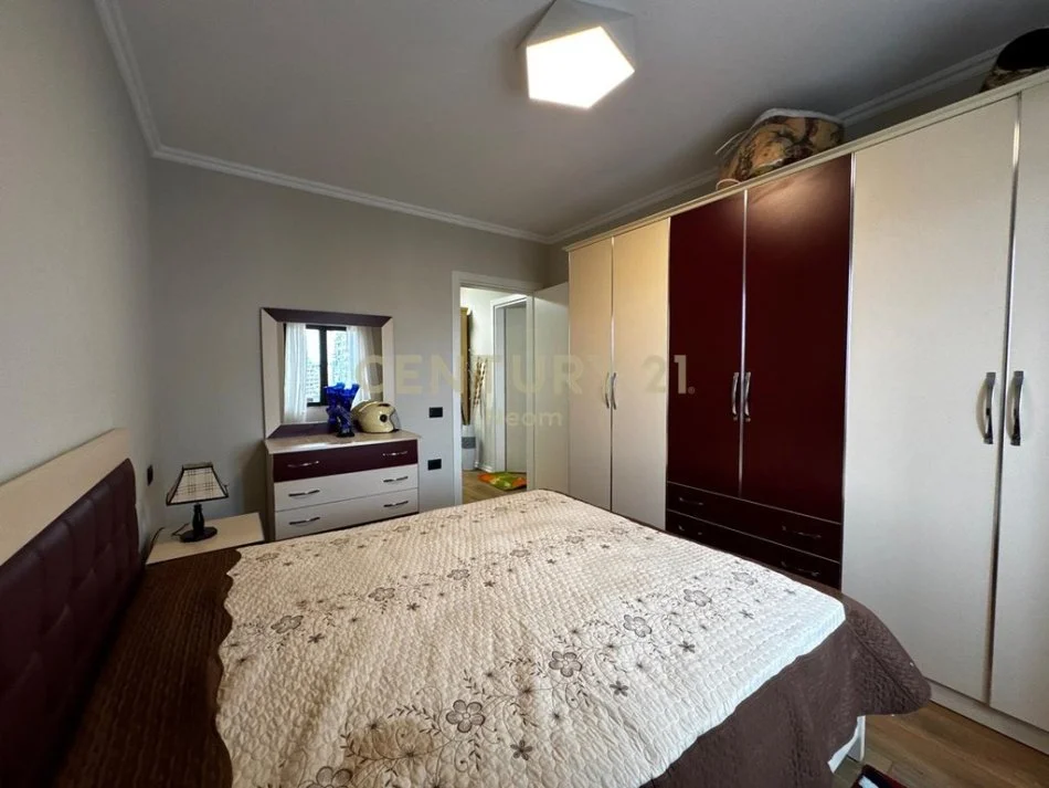 Tirane, jepet me qera apartament 1+1+Ballkon Kati 6, 78 m² 750 € (pazari i ri)