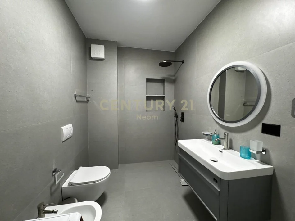 Tirane, jepet me qera apartament 1+1 Kati 6, 78 m² 750 € (pazari i ri)