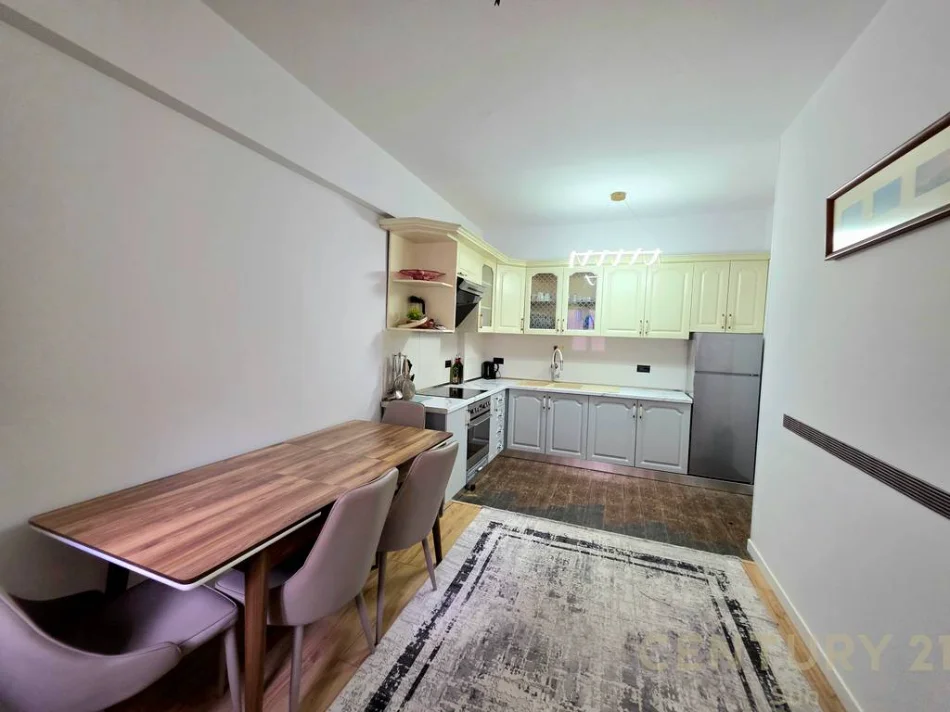 Tirane, jepet me qera apartament 2+1 Kati 2, 112 m² 800 € (rruga e kavajes)