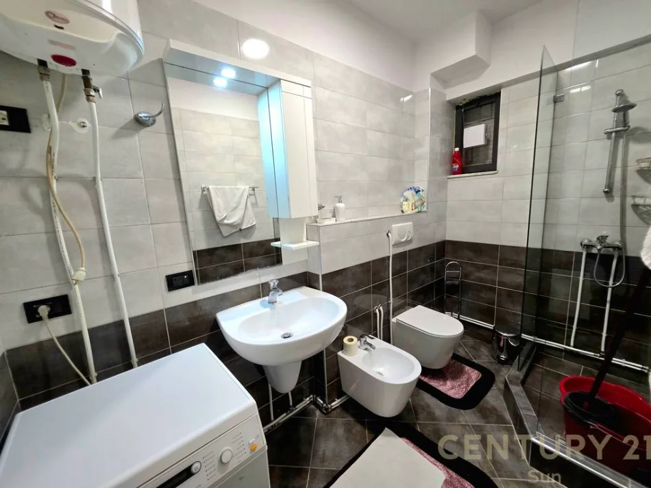 Tirane, jepet me qera apartament 2+1 Kati 2, 112 m² 800 € (rruga e kavajes)