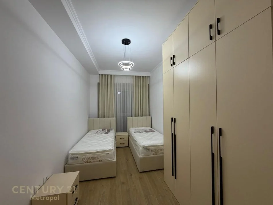 Tirane, jepet me qera apartament 2+1+Ballkon Kati 4, 95 m² 750 € (siri kodra)