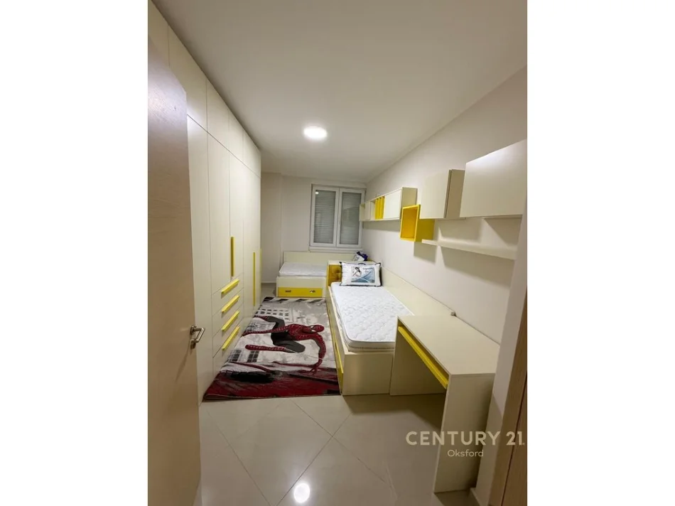 Tirane, jepet me qera apartament 2+1+Ballkon Kati 7, 80 m² 770 € (kompleksi magnet)