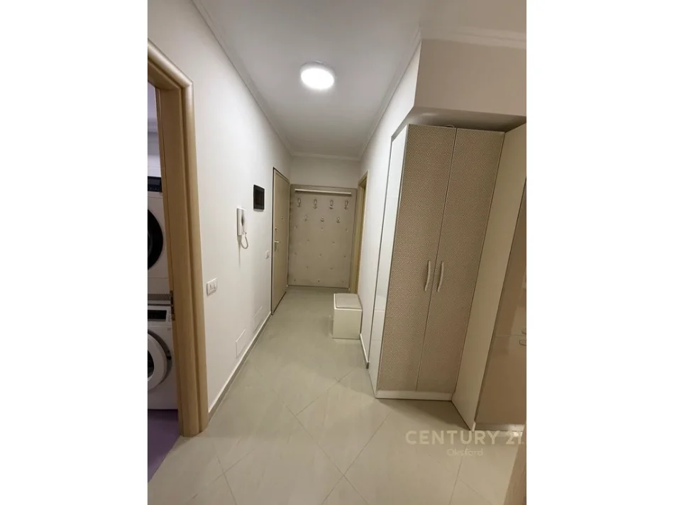 Tirane, jepet me qera apartament 2+1+Ballkon Kati 7, 80 m² 770 € (kompleksi magnet)