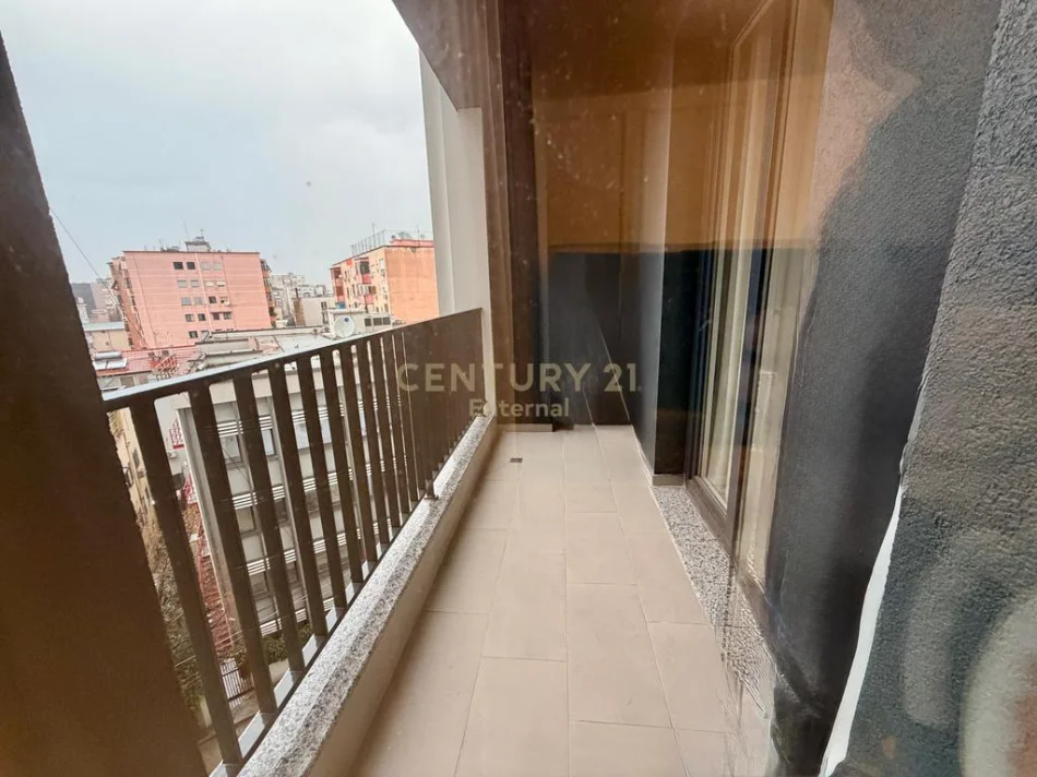 Tirane, jepet me qera apartament 1+1+Ballkon Kati 7, 80 m² 850 € (komuna e parisit)