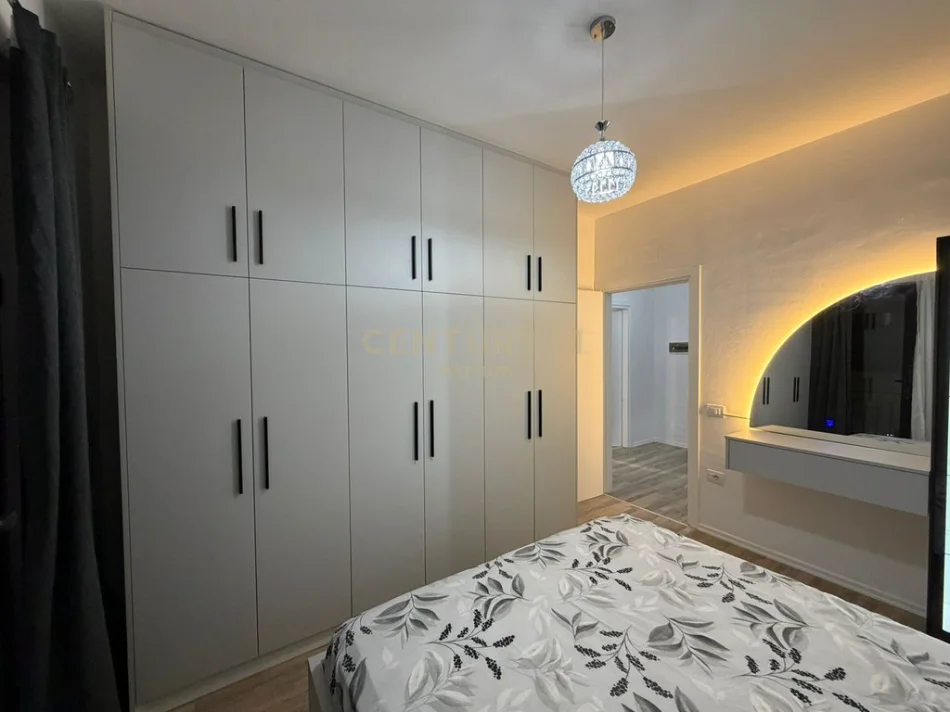 Tirane, jepet me qera apartament 1+1+Ballkon Kati 2, 70 m² 550 € (astiri urban gate)