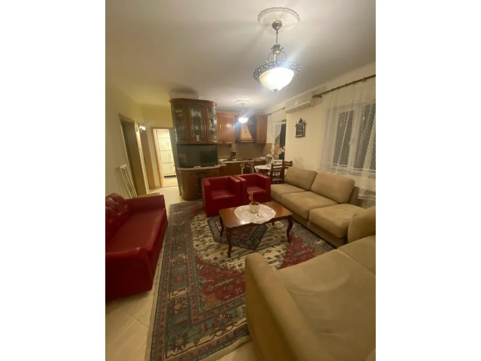 Tirane, jepet me qera apartament 3+1+Ballkon Kati 2, 100 m² 600 € (tirana e re , rruga sami frasheri)