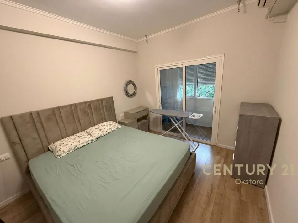 Tirane, shitet apartament 1+1 Kati 2, 140.000 €