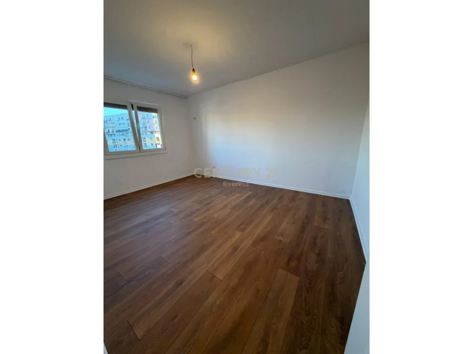 Tirane, shitet apartament 1+1 Kati 5, 58 m² 93.000 € (Oxhak)