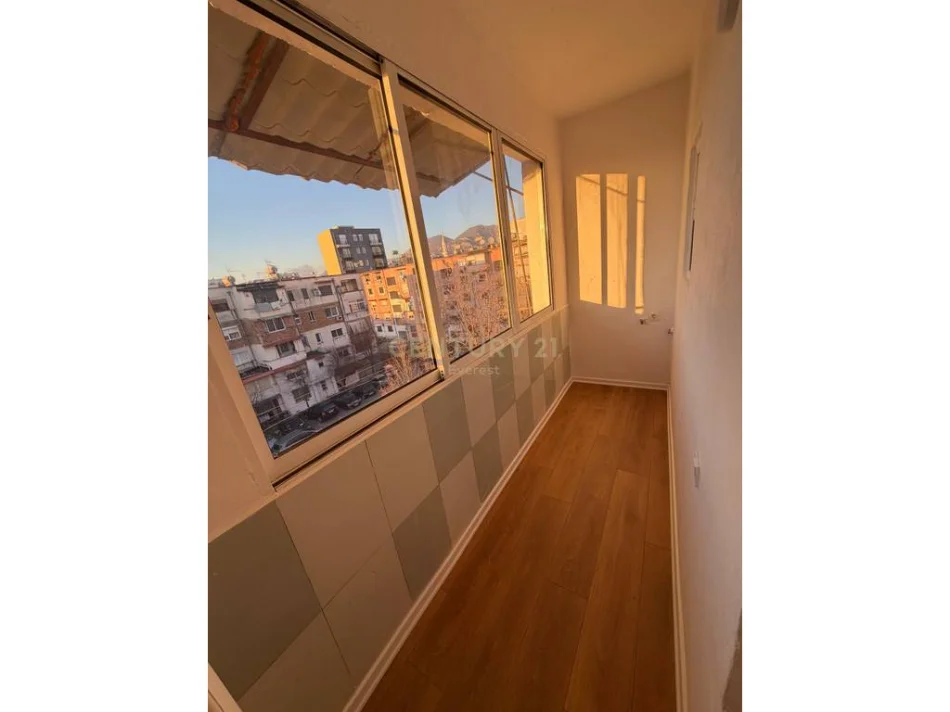 Tirane, shitet apartament 1+1 Kati 5, 58 m² 95.000 € (Oxhaku)